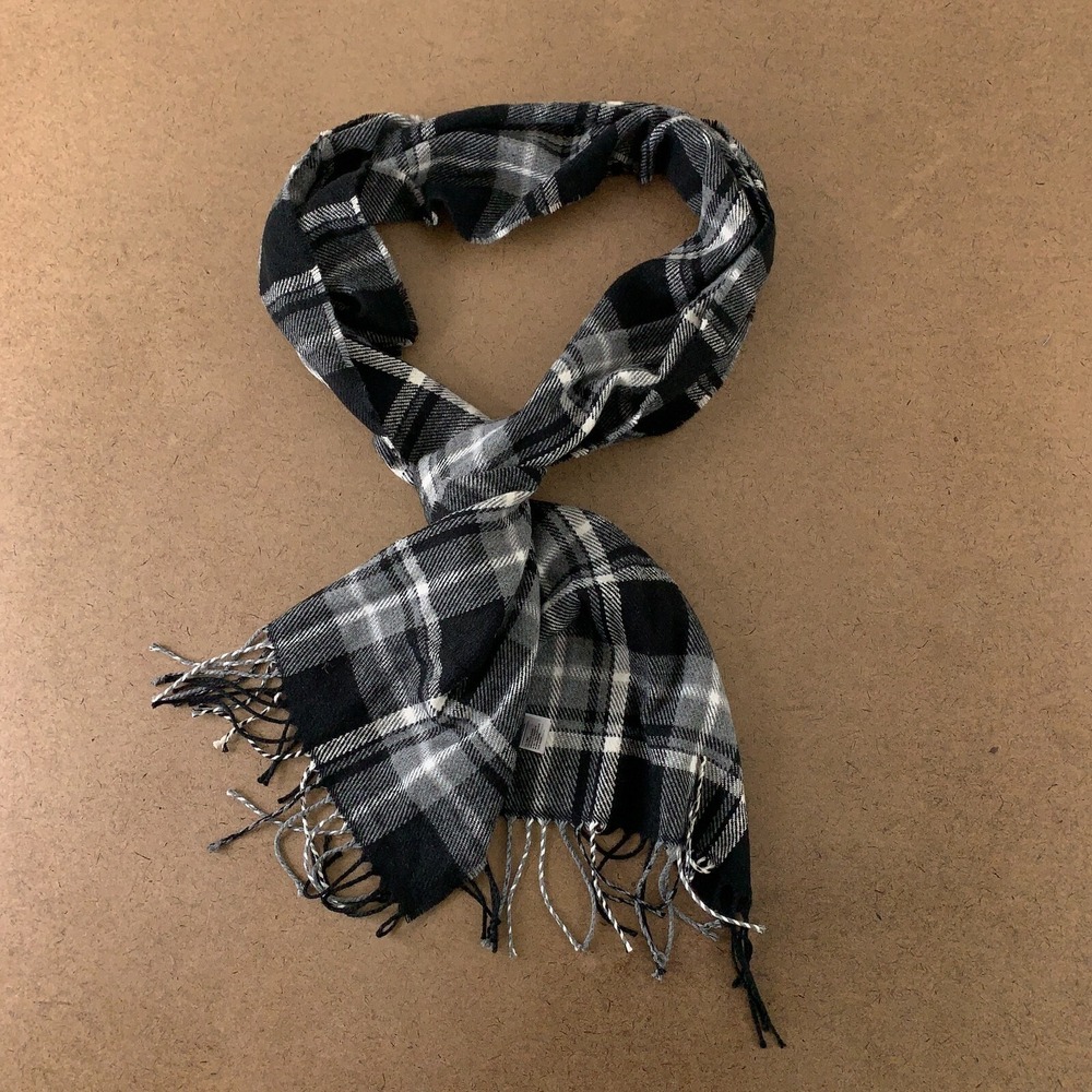 Old Navy One Size Black White Plaid Cozy Flannel Fringe End Scarf New
